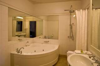 Отель Luxury Art Nouveau Hotel Villa Ammende Пярну Люкс «Красное дерево»-5